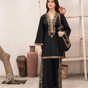 Pattern: Embroidered